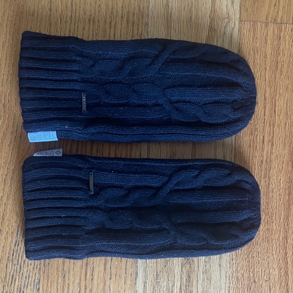 EUC L.L. Bean Women’s Mittens - Picture 1 of 3